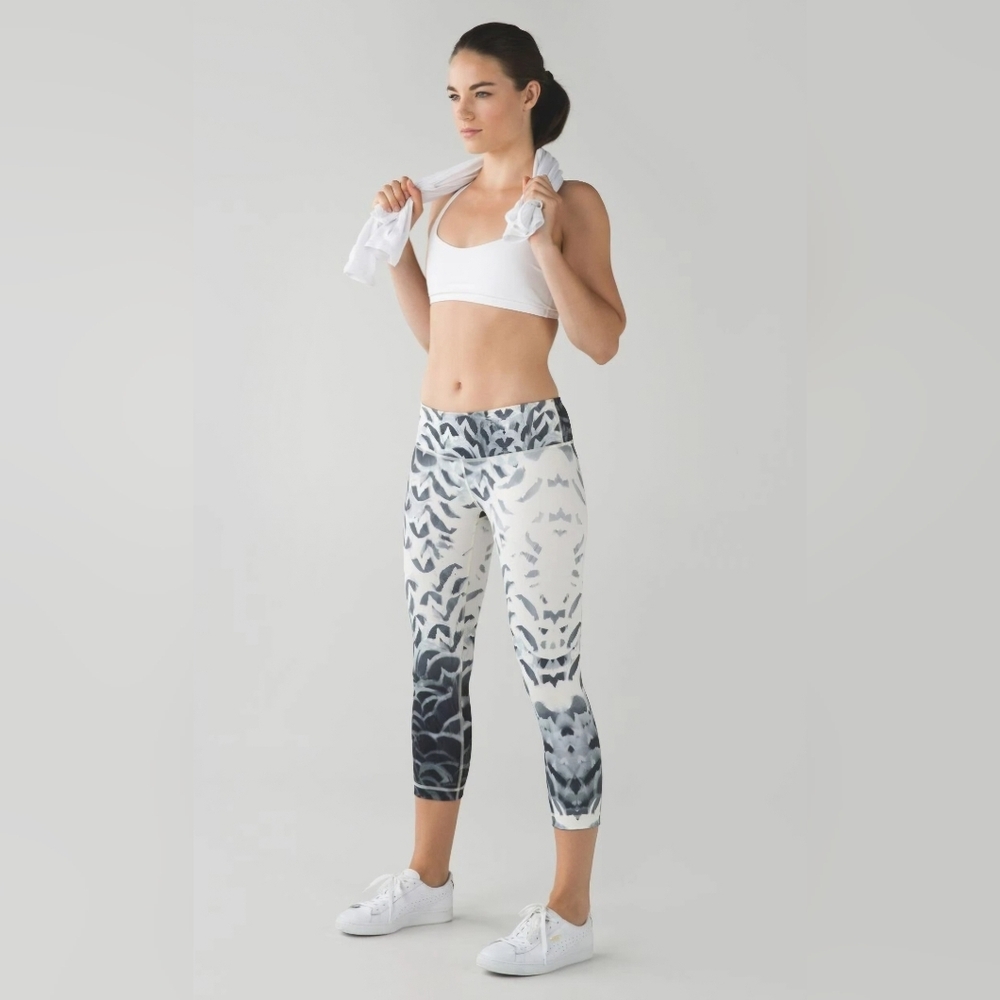 Lululemon Wunder Under Crop ll Pretty Plume Angel Wing Black